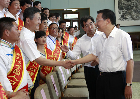 李克強會見第六次全國人口普查先進集體和先進個人代表