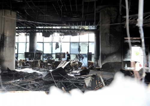 沈陽萬達廣場發生火災致9死9傷 墻體爆裂(圖)