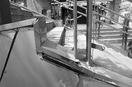 鄭州7座新天橋“集體犯病” 施工單位集體“治療”