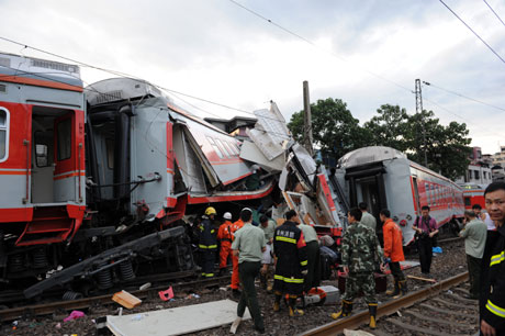 郴州火車站發生火車相撞事故已造成3人死亡 80多人受傷