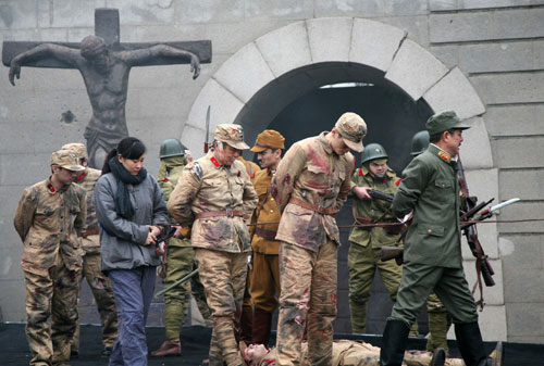 話劇《淪陷》在南京大屠殺紀(jì)念館廣場上演