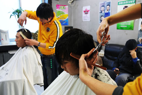初春到 理發店人氣旺