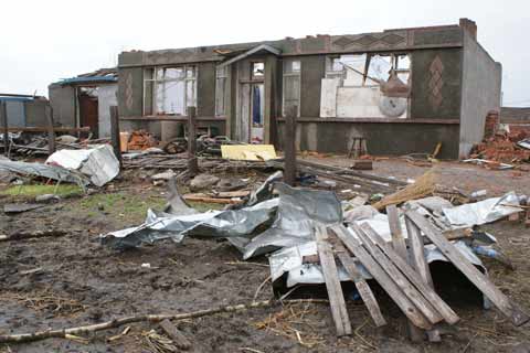 綏化龍卷風過后(圖)