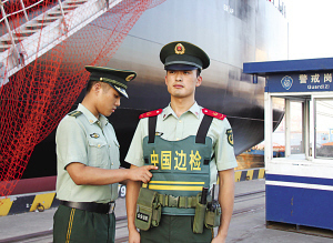 邊防戰士穿上“防暑背心”