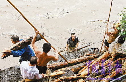 四川雅安賓館占河建房 多數(shù)官員拒絕受訪