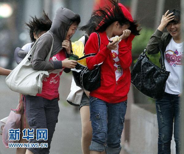 臺(tái)風(fēng)“凡亞比”登陸臺(tái)灣(圖)