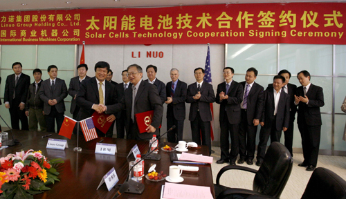 中國力諾集團與美國IBM公司簽署太陽光伏技術合作協議