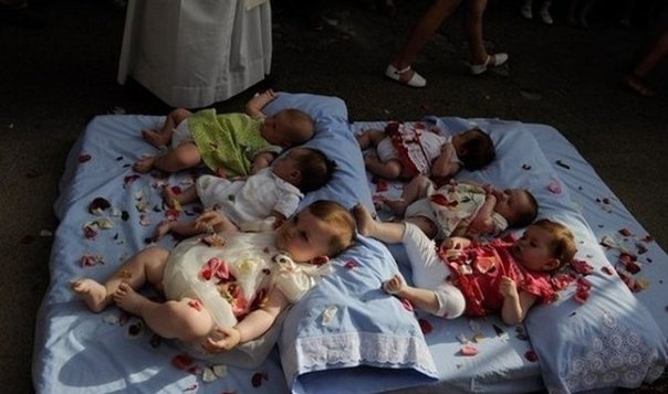 實拍西班牙跨嬰驅魔的怪異節日！