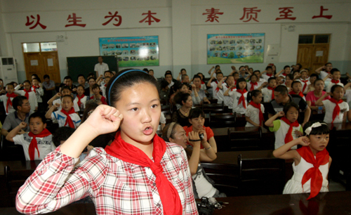 克拉瑪依少年兒童：今天入隊(duì)