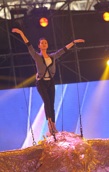 劉詩詩、孫楊昨日帶妝彩排 期待今晚金鷹節(jié)開幕