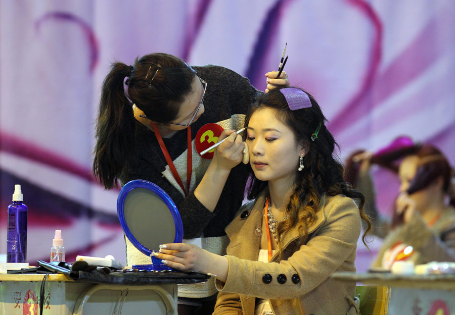 福建晉江：職業院校“新娘”化妝競賽