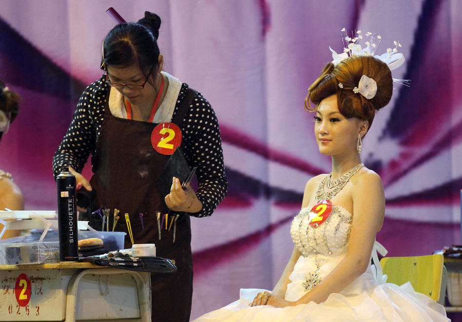 福建晉江：職業(yè)院校“新娘”化妝競賽