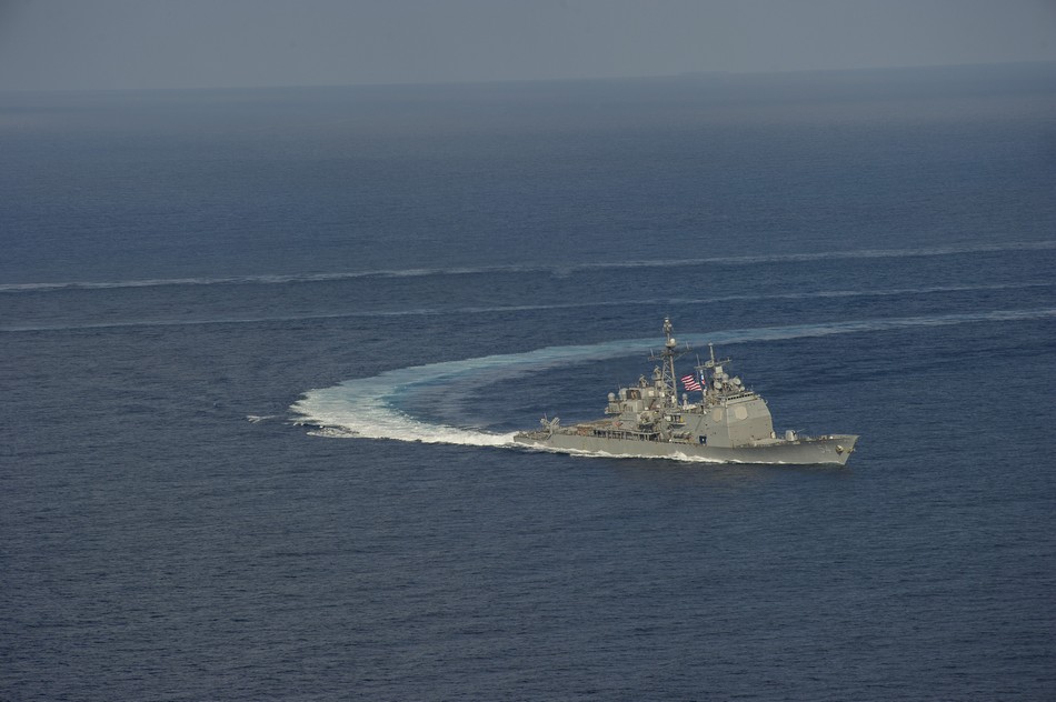 美海軍航母編隊在中國南海訓練演習