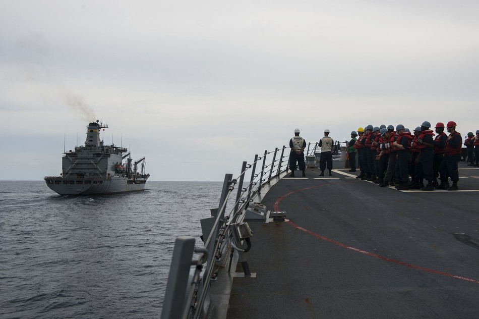 美海軍航母編隊在中國南海訓(xùn)練演習(xí)