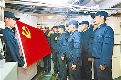 英雄核潛艇，驚濤駭浪寫(xiě)忠誠(chéng)