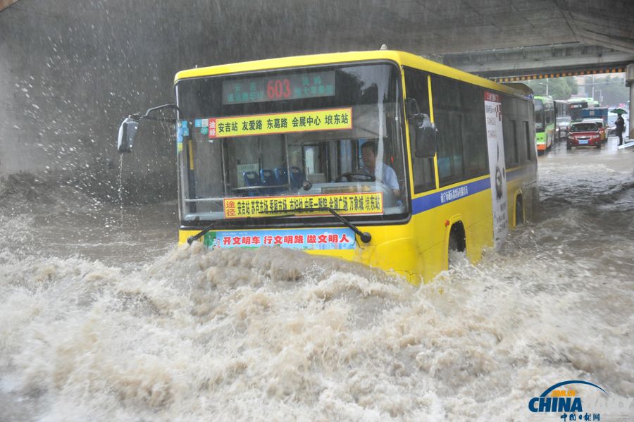 臺風“海燕”襲廣西 南寧普降暴雨