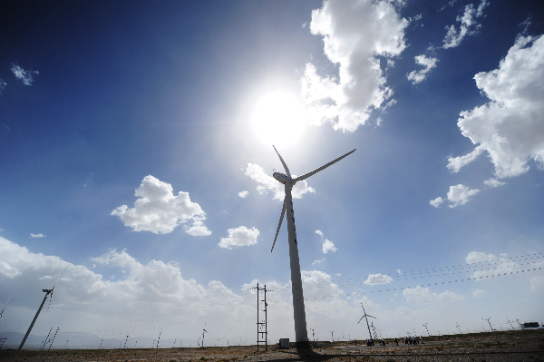 甘肅敦煌市大力開發“太陽光、自然風”，全力打造新能源產業基地