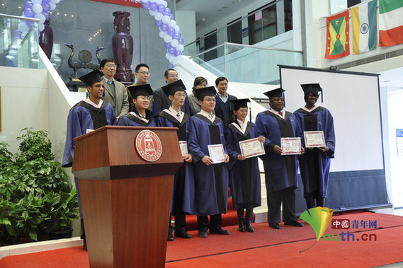 心系國家 許身改革 清華公管學(xué)院舉行春季畢業(yè)典禮