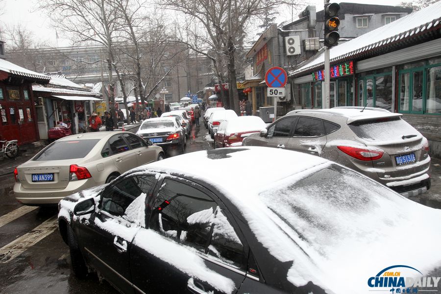 北京初雪路滑多人摔傷 就診骨科醫(yī)院道路擁堵