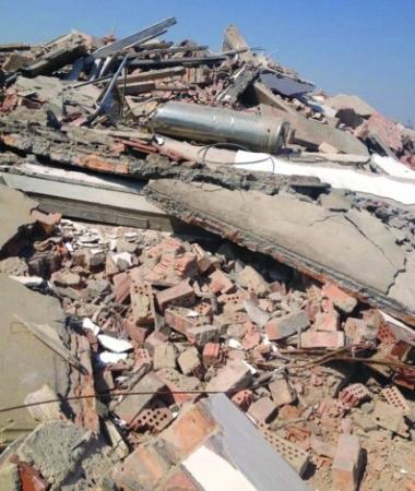 村民樓房大白天被強拆成廢墟 警方：拆錯了