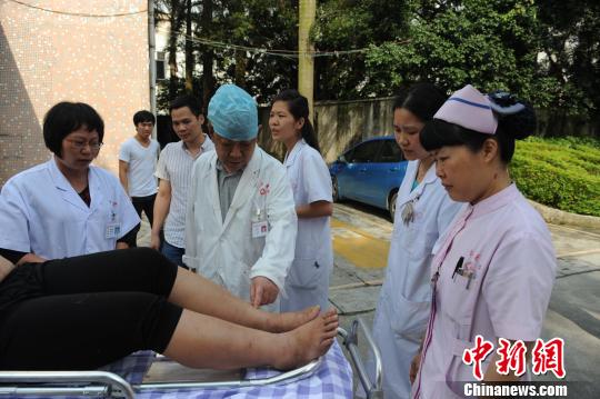 患癌軍醫(yī)扎根偏遠(yuǎn)農(nóng)村十年 當(dāng)百姓“守護(hù)神”