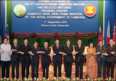 Free trade initiative gathers momentum