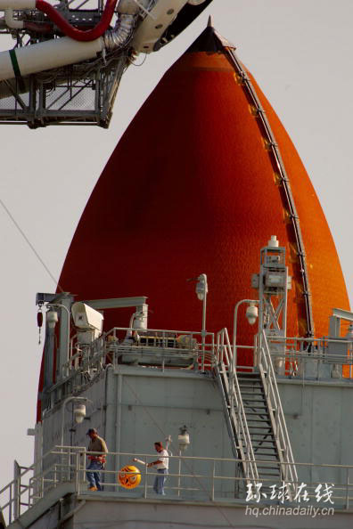 天公不作美 美國“發現”號推遲升空(組圖)