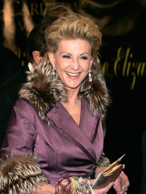 Elaine Wynn, wife of Wynn Resorts chairman of the board and CEO Steve Wynn, arrives for Elizabeth Taylor's 75th birthday party at the Ritz-Carlton in Lake Las Vegas, in Henderson, Nevada February 27, 2007.