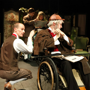 留英訪談：從學醫(yī)藥到導演荒誕劇