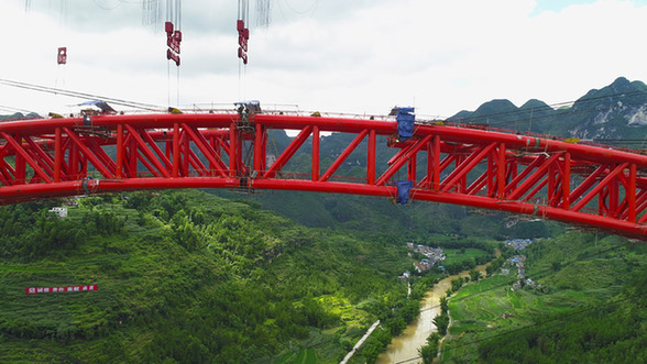Longest span arch bridge achieves new milestone in Guizhou
