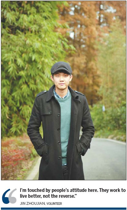 Volunteers share passion for Chengdu