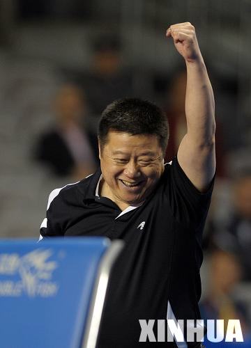 老牌乒乓球明星秀球技[組圖]