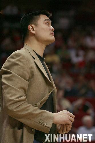 姚明到場助威 火箭98：94艱難勝奇才