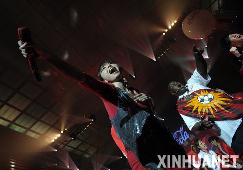 張靚穎演唱世界杯國語版主題曲