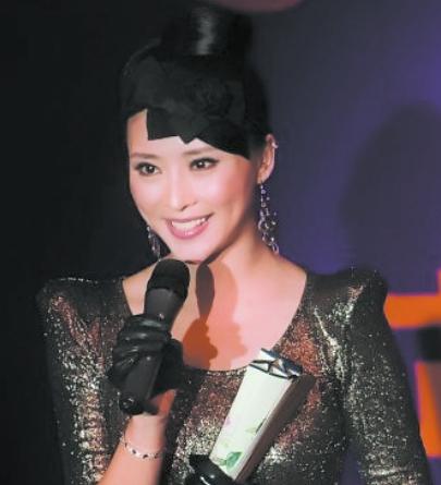 孔令輝攜神秘女赴千萬豪宅 網(wǎng)友指認其身份