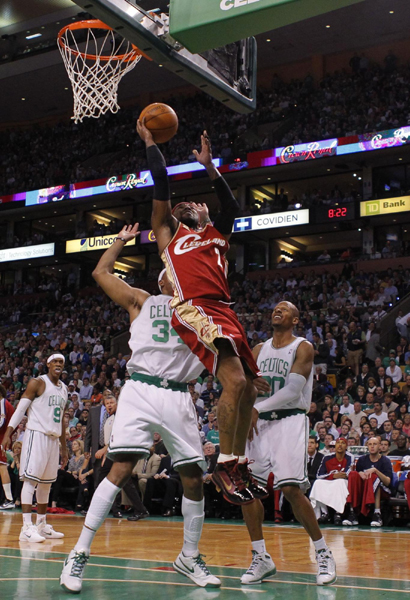 NBA：詹姆斯三雙騎士黯然出局 綠衫軍4:2晉級戰魔術