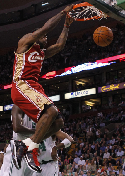 NBA：詹姆斯三雙騎士黯然出局 綠衫軍4:2晉級戰魔術