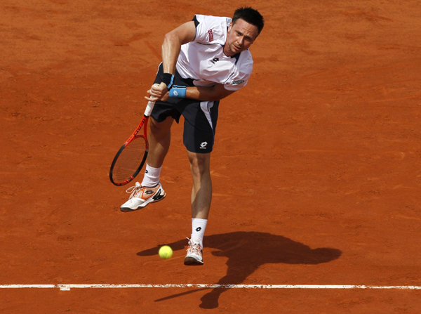 法網(wǎng)：納達(dá)爾直落三盤輕取索德林 五捧火槍手杯