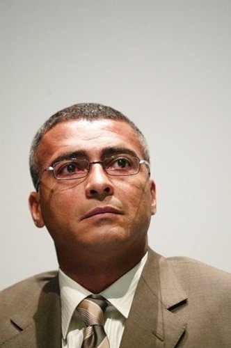 羅馬里奧上街競選巴西聯(lián)邦議員 主張通過體育幫助窮人