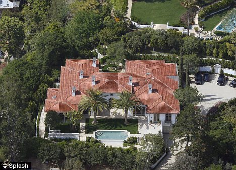 小貝欲賣豪宅告別英倫 貝金漢宮1800萬待售