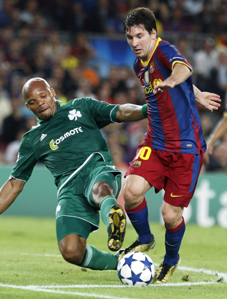 歐冠：國米曼聯(lián)客場戰(zhàn)平 巴薩主場大勝