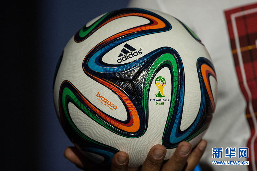 巴西世界杯用球“Brazuca”公布 炫彩桑巴風